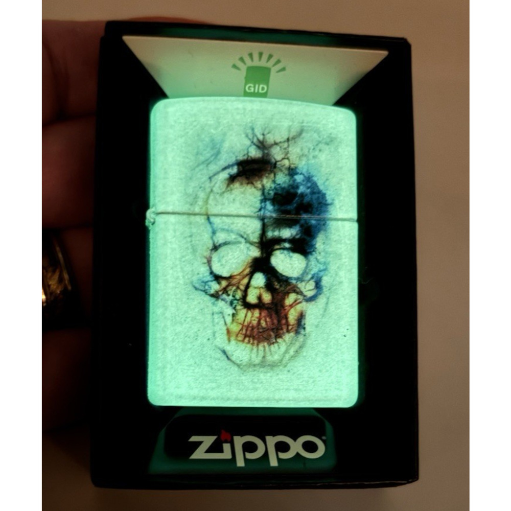 NEW Zippo Skull Print Design Glow in the Dark Lighter in Box White Colors 48563
